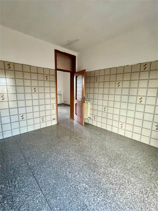 cucina abitabile con balcone