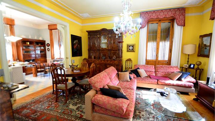 APPARTAMENTO DI PRESTIGIO IN VILLA STORICA