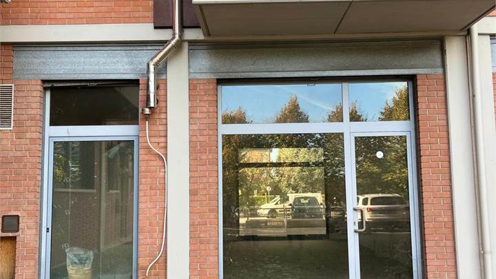 VENDESI NEGOZIO IN ZONA MARCOPOLO VIGNOLA